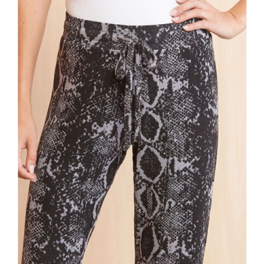 LNA Brushed Python Snake Animal Print Joggers Pants In Charcoal Python.Size S - Picture 4 of 15